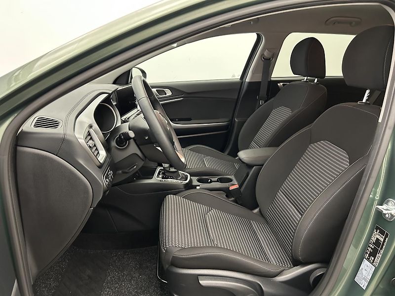 Kia Ceed 1.5 T-GDi GPF TOP (2025) - fotka 6 z 23
