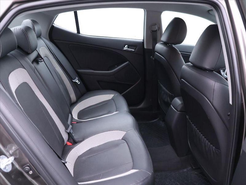 Kia Optima 1,7 CRDi 100kW Exclusive CZ - fotka 14 z 34