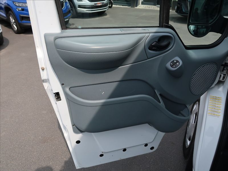 Ford Transit 2,2 TDCi,92kW,L3,6míst,tempoma - fotka 18 z 21