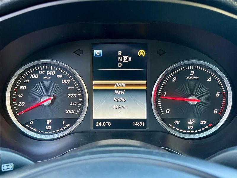 Mercedes-Benz Třídy C C 180 d - fotka 22 z 46