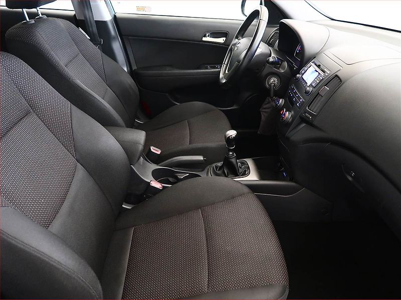 Hyundai i30 (2010) 1.4 CVVT - fotka 9 z 14