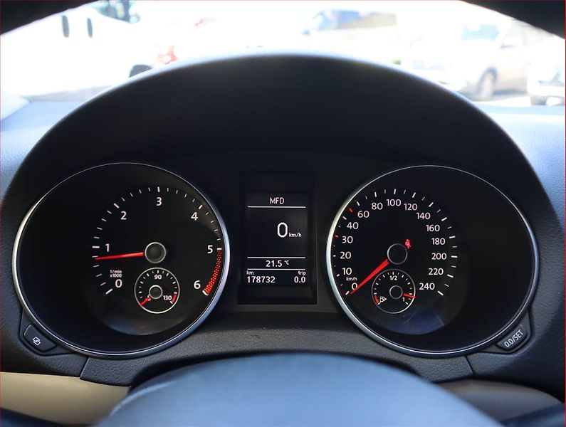 Volkswagen Golf (2011) 1.6 TDI, Automat, Navi - fotka 11 z 16