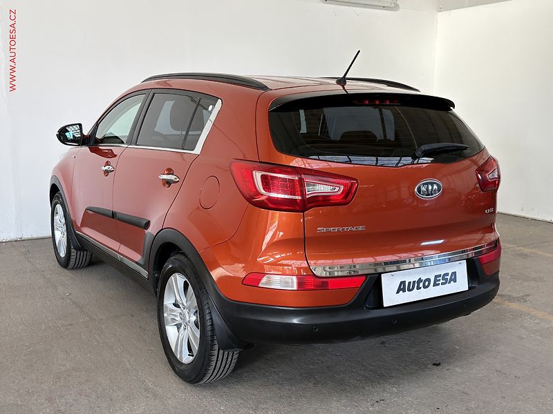 Kia Sportage (2011) 2.0CRDi 4x4, ČR, Navi, AC - fotka 6 z 14