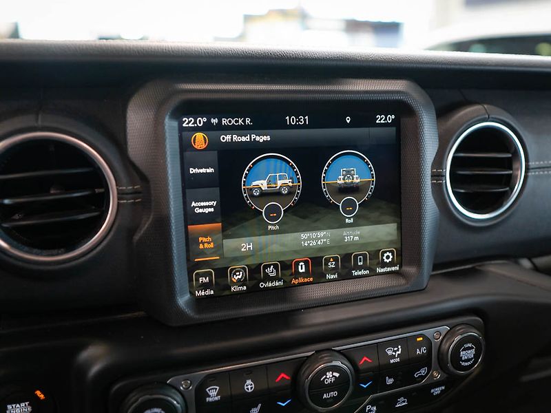 Jeep Wrangler (2021) 2.0 Sahara Overland - fotka 32 z 36