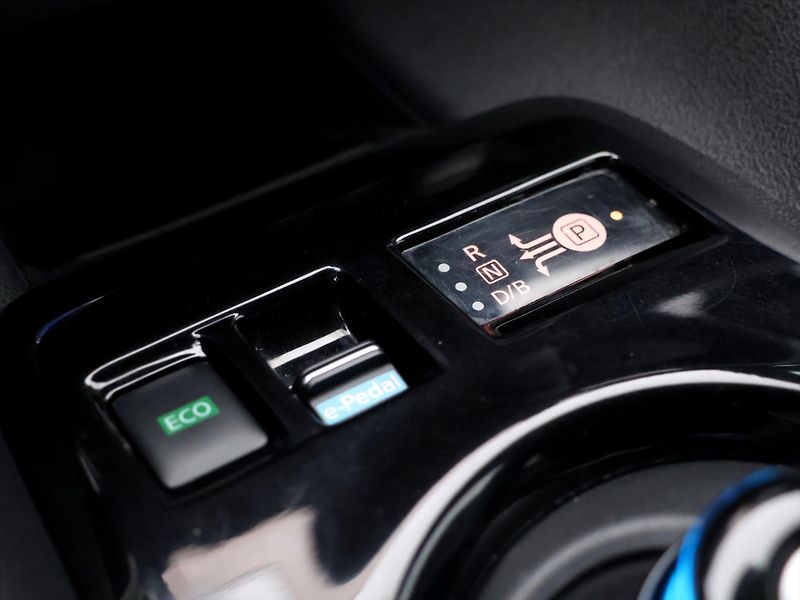 Nissan Leaf 110kW N-Connecta 40kWh - fotka 24 z 32