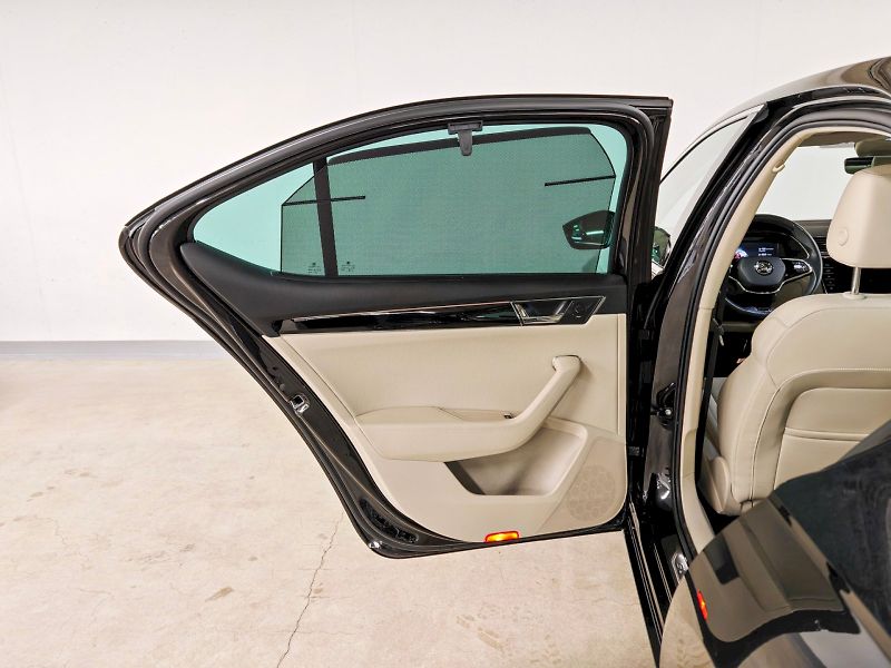 Škoda Superb (2024) iV 1.4 TSI 160 kW DSG L&K - fotka 21 z 28