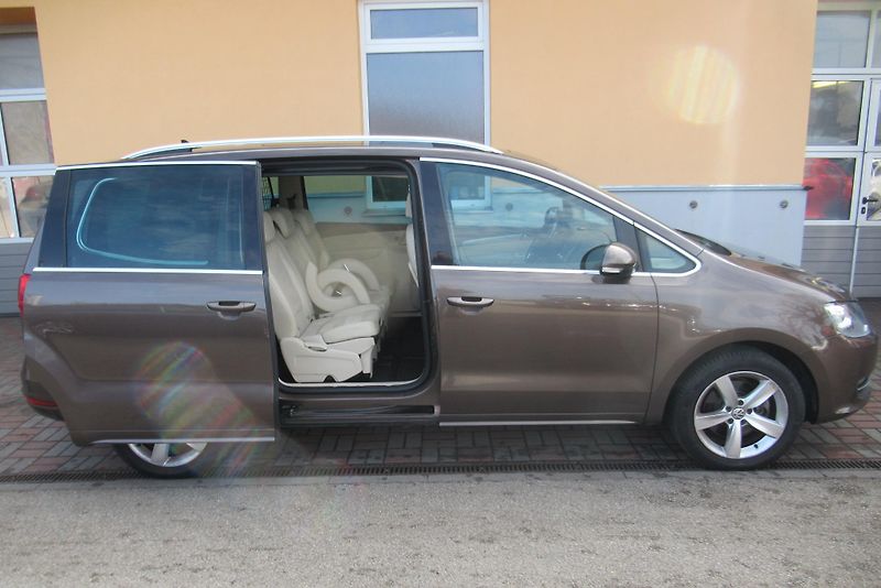 Volkswagen Sharan 2.0TDI 4x4 PANORAMA NAVI TAŽNÉ - fotka 4 z 28