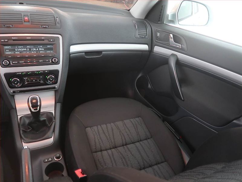 Škoda Octavia (2012) 1.6 TDI, nová STK, v provozu - fotka 8 z 17