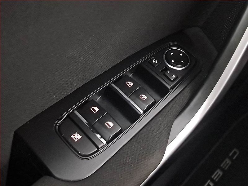 Kia Ceed (2018) 1.4 T-GDI, Automat, Navi - fotka 16 z 19