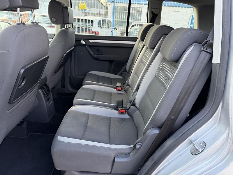 Volkswagen Touran 1,6 TDi/77kW - Webasto,TZ,... - fotka 34 z 60