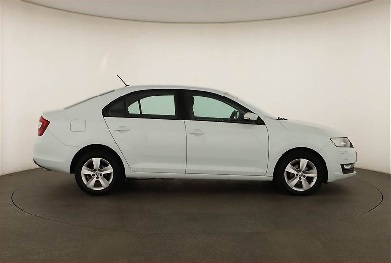 Škoda Rapid (2017) 1.0 TSI, Park. senzory - fotka 6 z 13