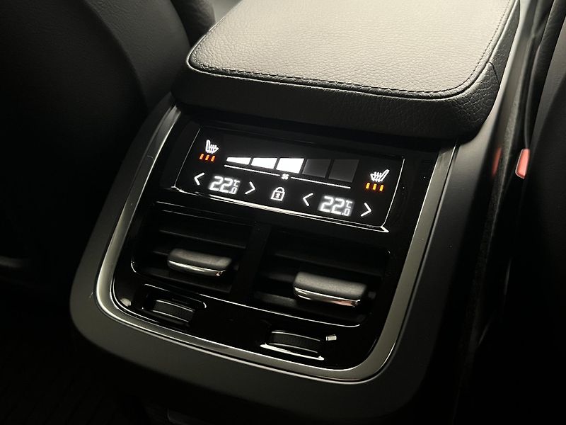 Volvo V90 T5 AWD PLUS AUT - fotka 19 z 44