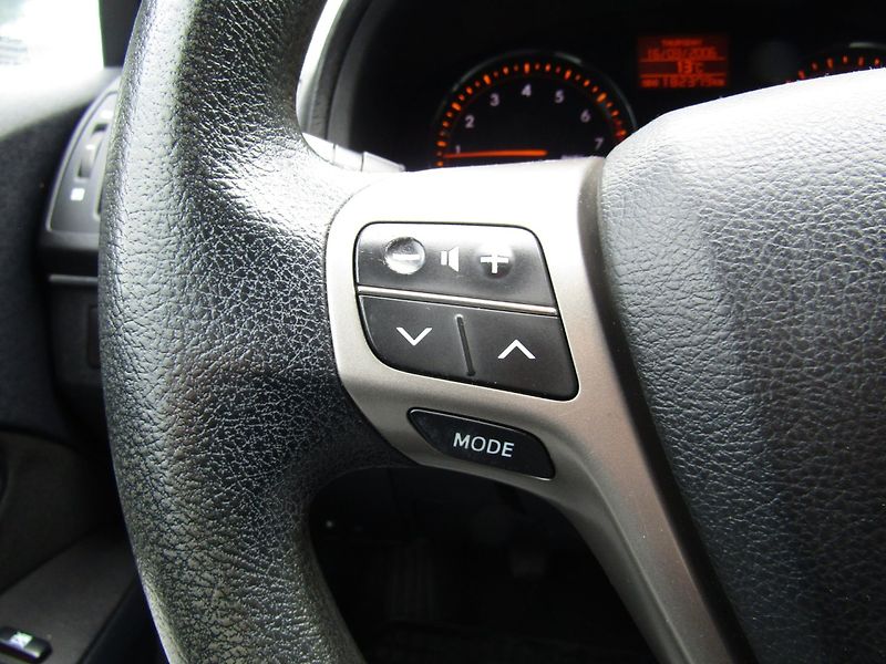 Toyota Avensis (2010) 1.6 16V  97kW  ZIMNÍ PNEU - fotka 31 z 37