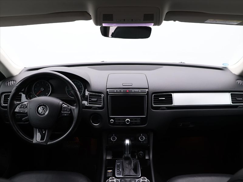 Volkswagen Touareg 3,0 TDI V6 193kW DSG 4M CZ - fotka 19 z 26