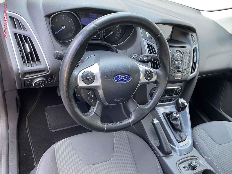 Ford Focus (2014) 2.0 TDCi, Titanium, navi - fotka 13 z 21