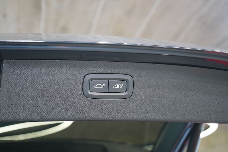 Volvo XC90 B5 PLUS AWD, Vzduch, Ventilace - fotka 13 z 47