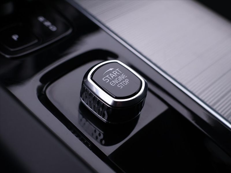 Volvo XC60 2,0 B5 173kW AWD Plus Dark CZ - fotka 24 z 33