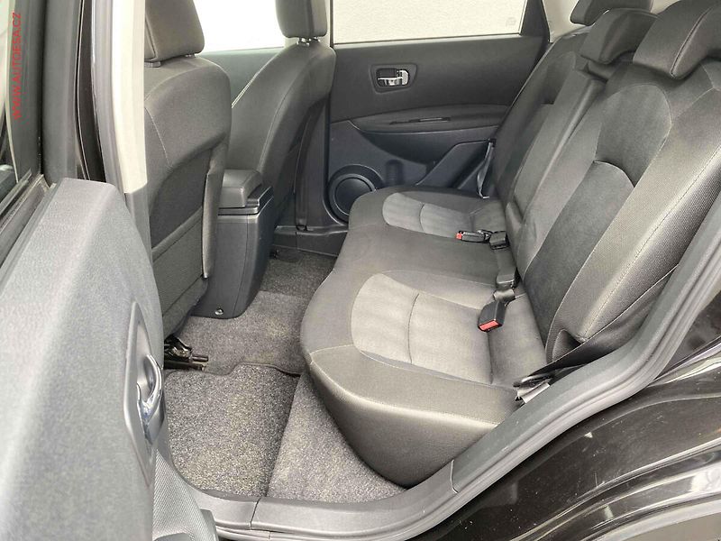 Nissan Qashqai (2012) 2.0, N-Connecta, panor - fotka 10 z 17