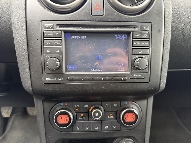 Nissan Qashqai 1,5dCi - fotka 15 z 16
