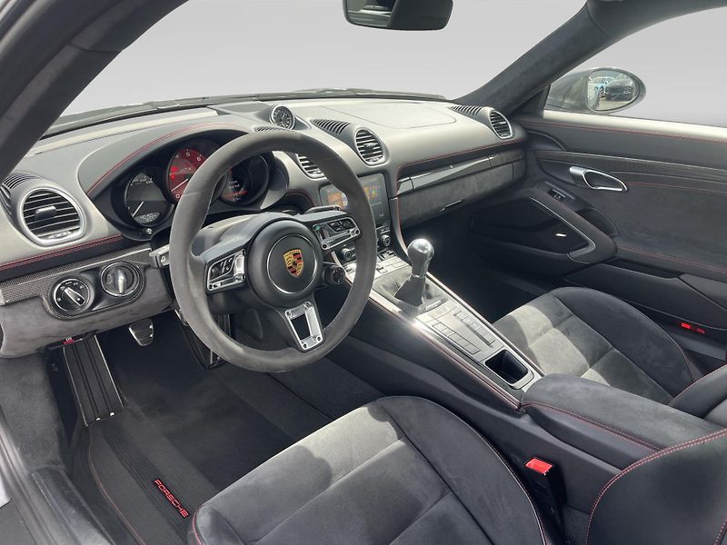 Porsche Cayman GTS - fotka 16 z 27