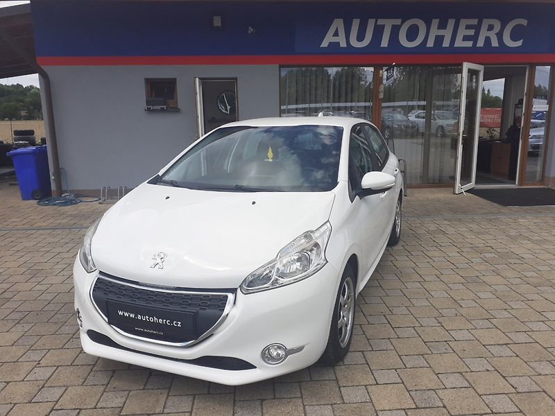 Peugeot 208 (2015) 1.0  PT ,AC,TEMP. - fotka 1 z 31