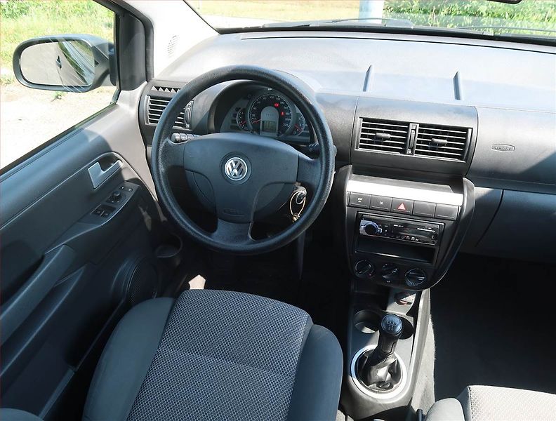 Volkswagen Fox (2007) 1.2, nová STK, dobrý stav - fotka 7 z 15