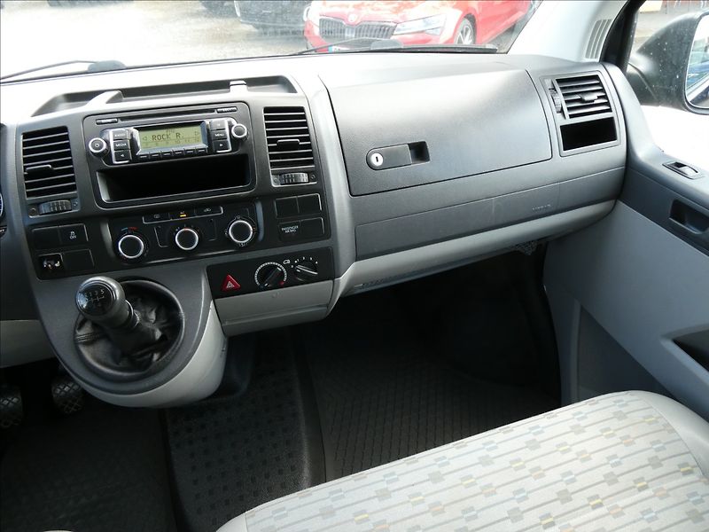 Volkswagen Transporter 2,0 TDi BUS 9.míst,klima,webas - fotka 23 z 46