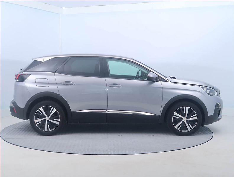 Peugeot 3008 (2018) 1.5 BlueHDi, Kůže, Navi - fotka 6 z 14