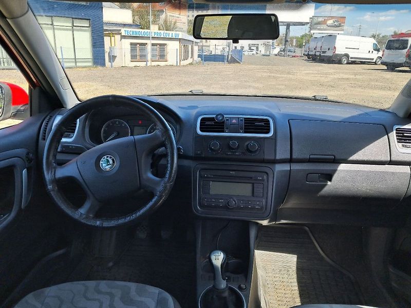 Škoda Fabia 1.4 benzín - fotka 7 z 9