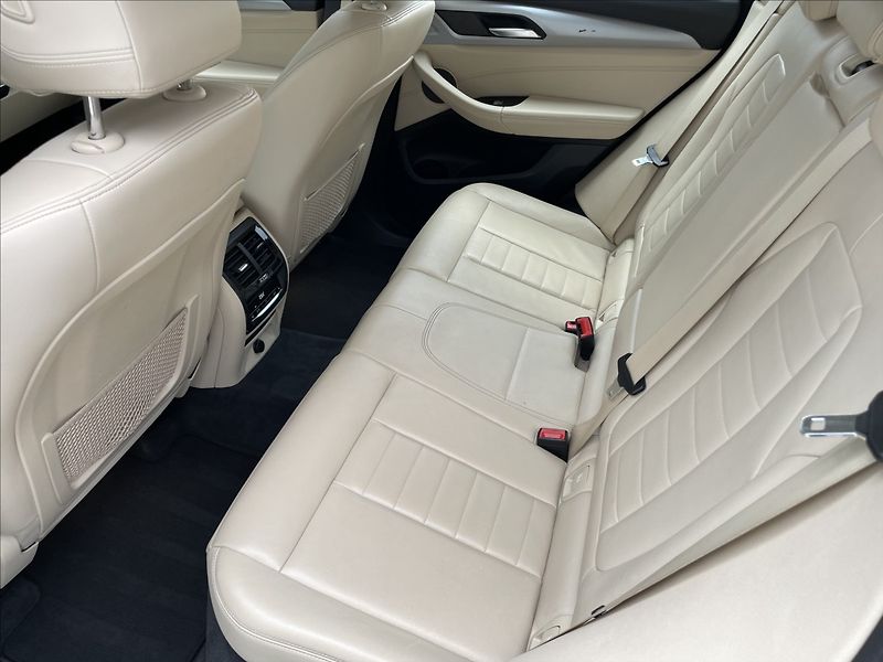 BMW X3 xDrive20d M SPORT,ČR.1.MAJ. - fotka 27 z 40