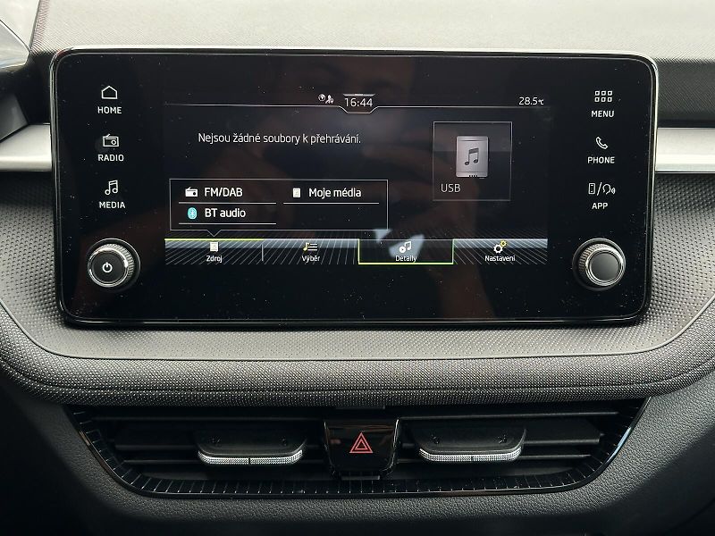 Škoda Fabia 1.0TSi 95PS LED V.Cockpit Clim - fotka 22 z 34