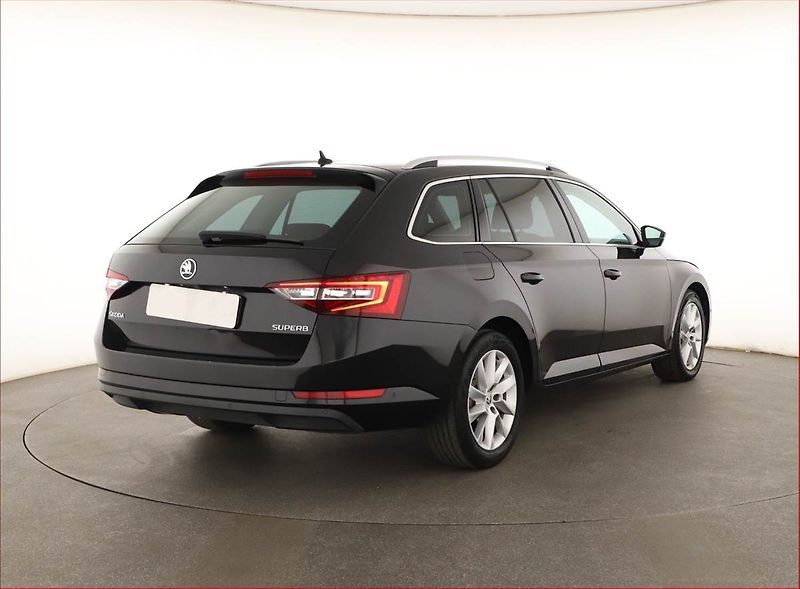 Škoda Superb (2017) 2.0 TDI, Automat, Navi - fotka 5 z 21
