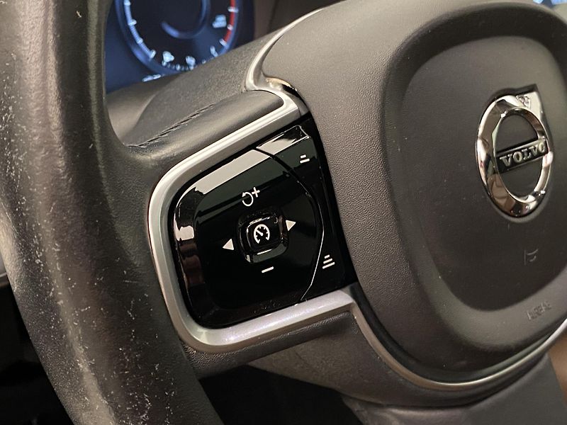 Volvo XC90 T6 AWD MOMENTUM AUT  - fotka 19 z 42