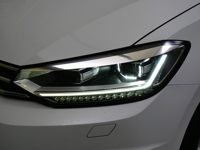 Volkswagen Touran - fotka 9 z 26