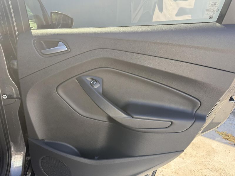 Ford Kuga (2017) 1.5 EcoBoost ST line 110kW - fotka 17 z 40