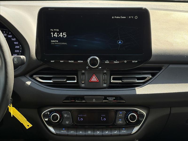 Hyundai i30 1,0   HB Smart AUTOMAT - fotka 11 z 17