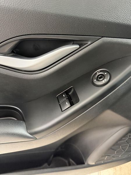 Hyundai ix20 (2016) 1.4I 66kW Trikolor Essential - fotka 11 z 20