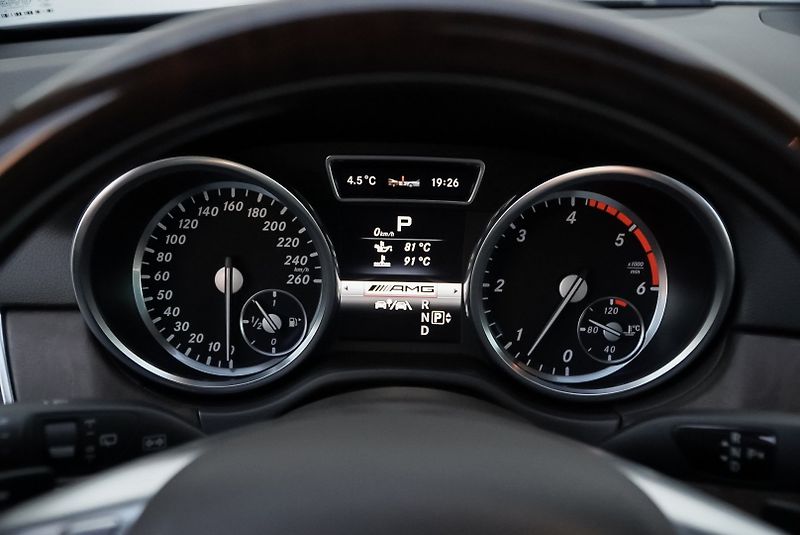 Mercedes-Benz Třídy M 350 CDi 4MATIC AMG - fotka 37 z 45