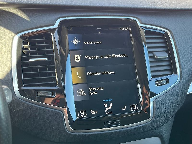 Volvo XC90 Momentum D5 AWD 173kW - fotka 18 z 32