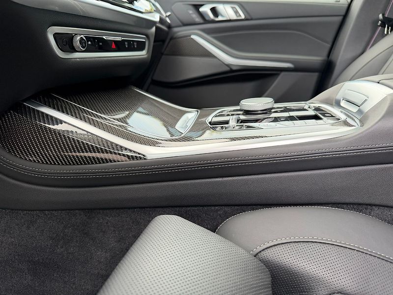 BMW X7 xDrive40d TOP stav - fotka 27 z 40