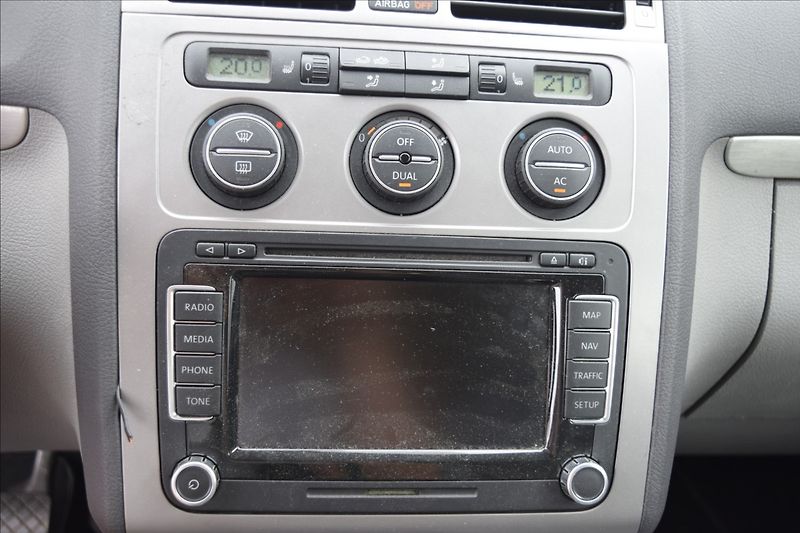 Volkswagen Touran 1,9 TDI 77KW AUTOMAT PO STK - fotka 42 z 46