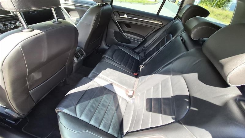 Volkswagen Golf 1,6 TDi 81 Kw Highline kůže - fotka 17 z 22