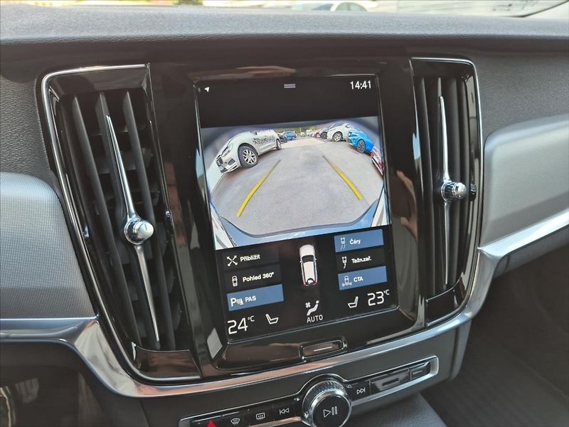 Volvo V90 2,0 B4 FWD Momentum Advanced - fotka 15 z 18