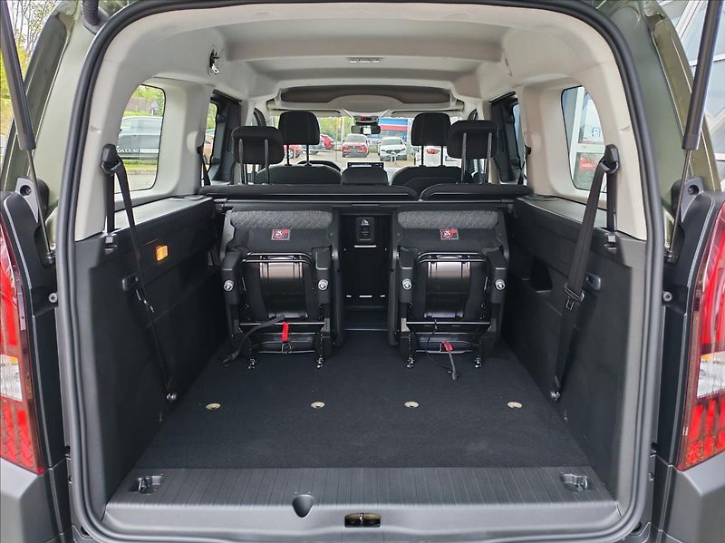 Peugeot Rifter (2026) 1.5 LONG ALLURE BlueHDi 130 S& - fotka 10 z 16