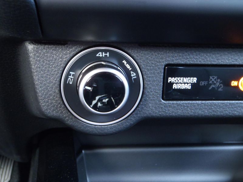 Isuzu D-Max Double Cab V-CROSS 4x4 - fotka 19 z 27