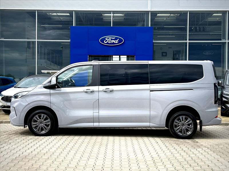 Ford Tourneo Custom 2,0 EcoBlue 125kW Titanium L2 - fotka 2 z 32
