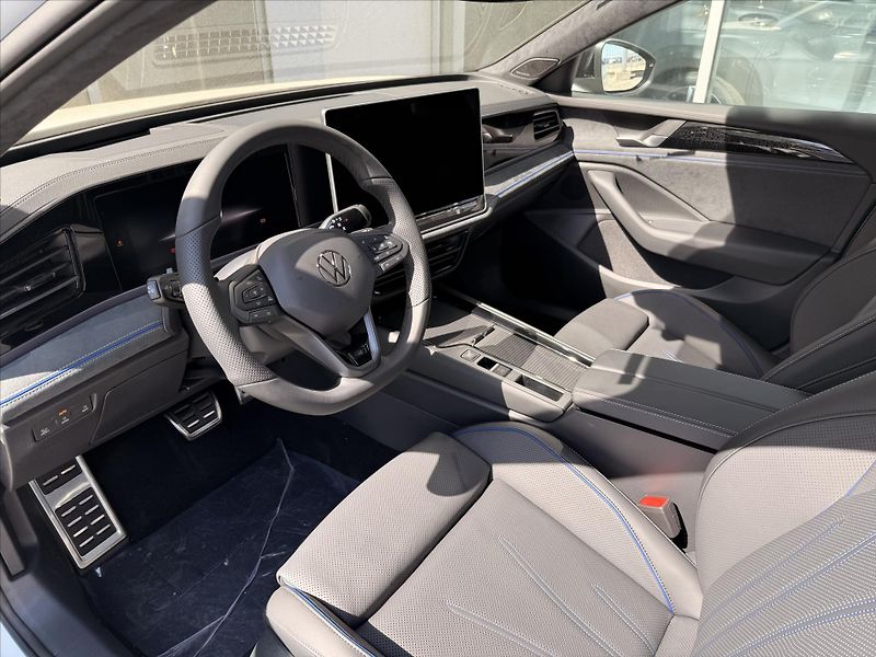 Volkswagen Passat (2026) 2,0 TSI 195kW 7DSG  R-Line Peo - fotka 15 z 23