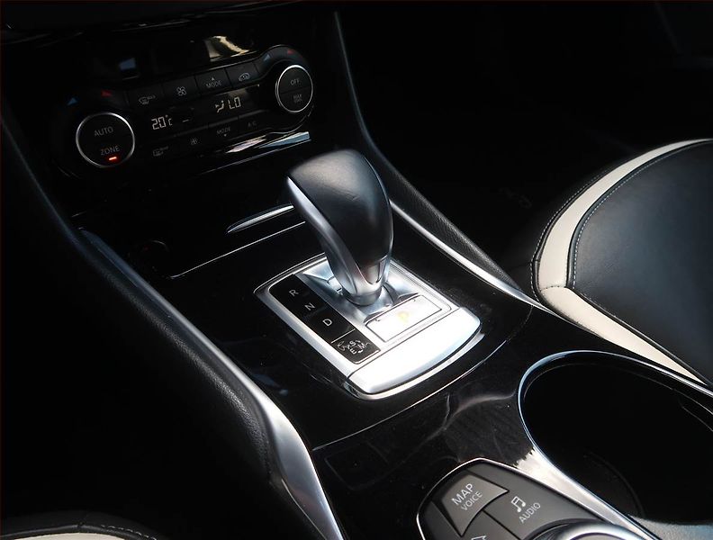 Infiniti Q30 (2019) 1.6t, Automat, Serv.kniha - fotka 13 z 22
