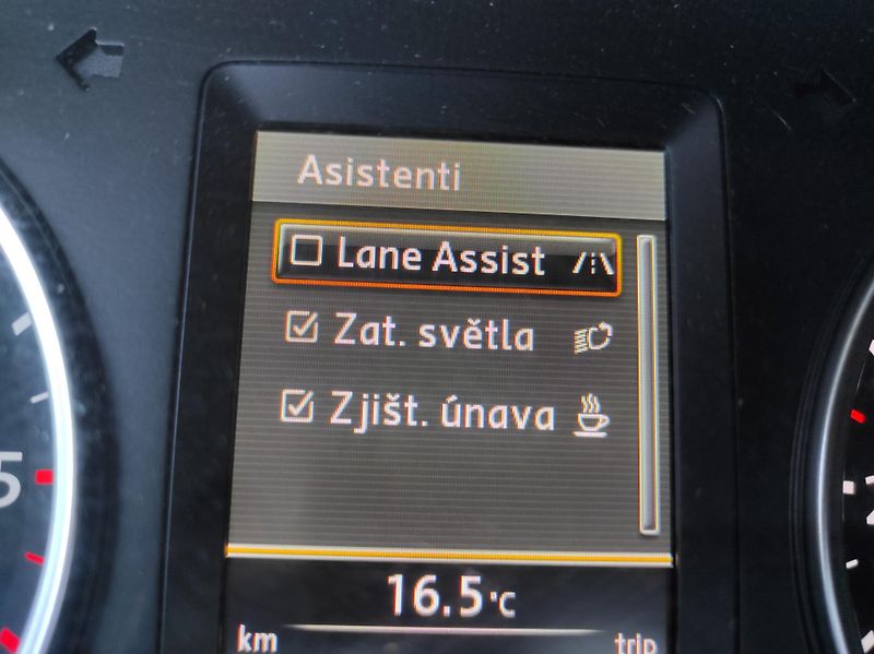 Volkswagen Tiguan 2,0TDi R-Line,4x4,DSG,S&S - fotka 17 z 39