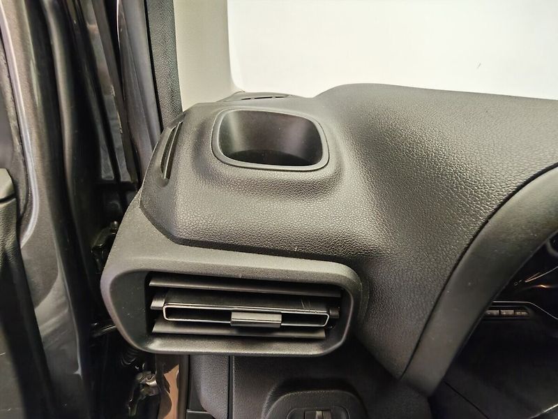 Toyota ProAce City 1.2T 110k  Family - fotka 21 z 35